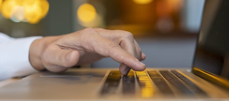 man-typing-laptop-with-bokeh